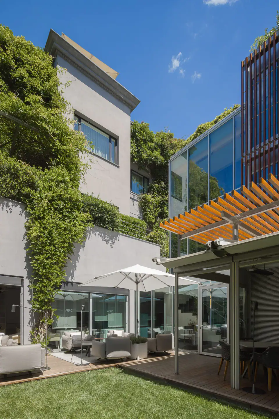 Two buildings integrated in a natural setting