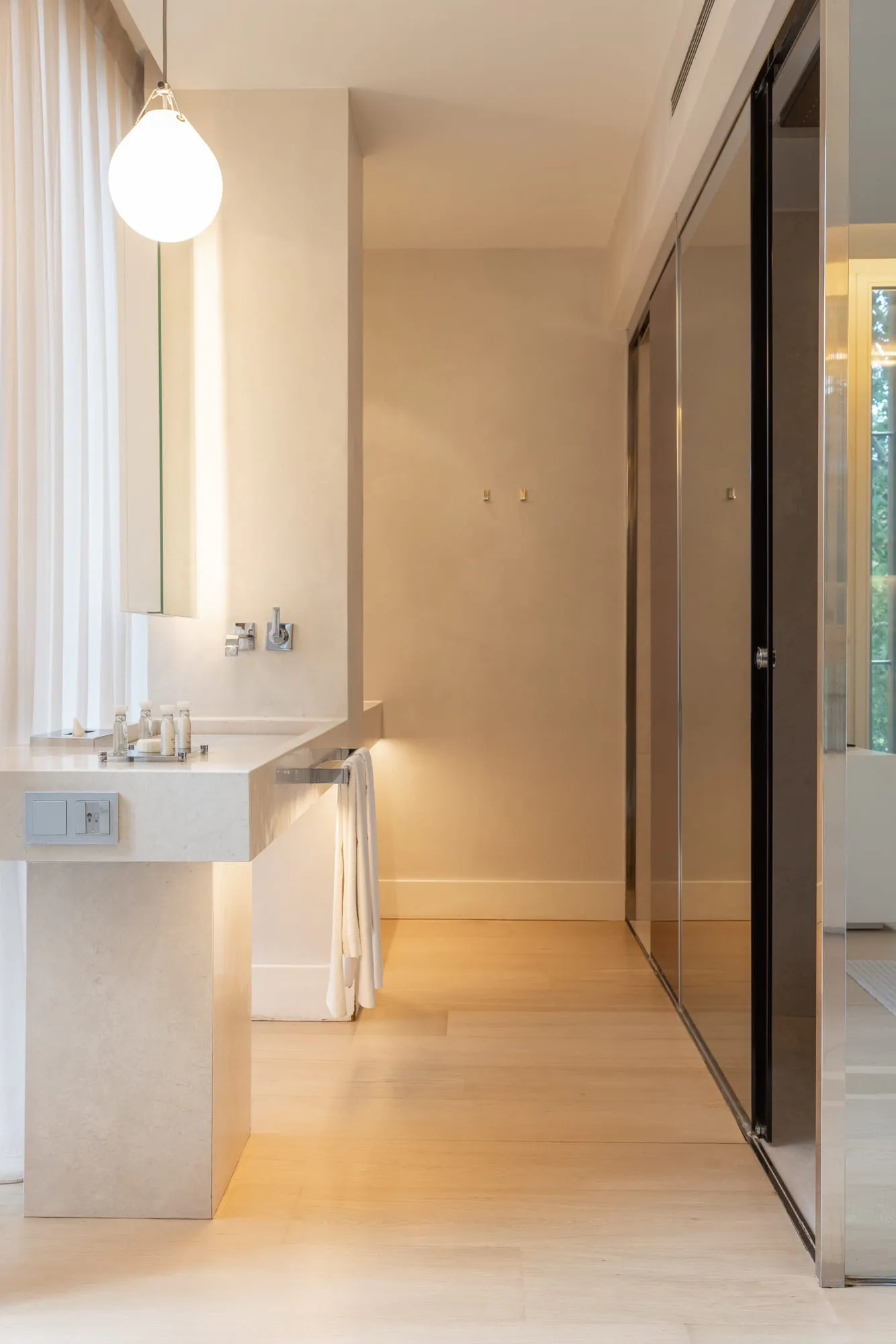 Elegant, warm and minimalist